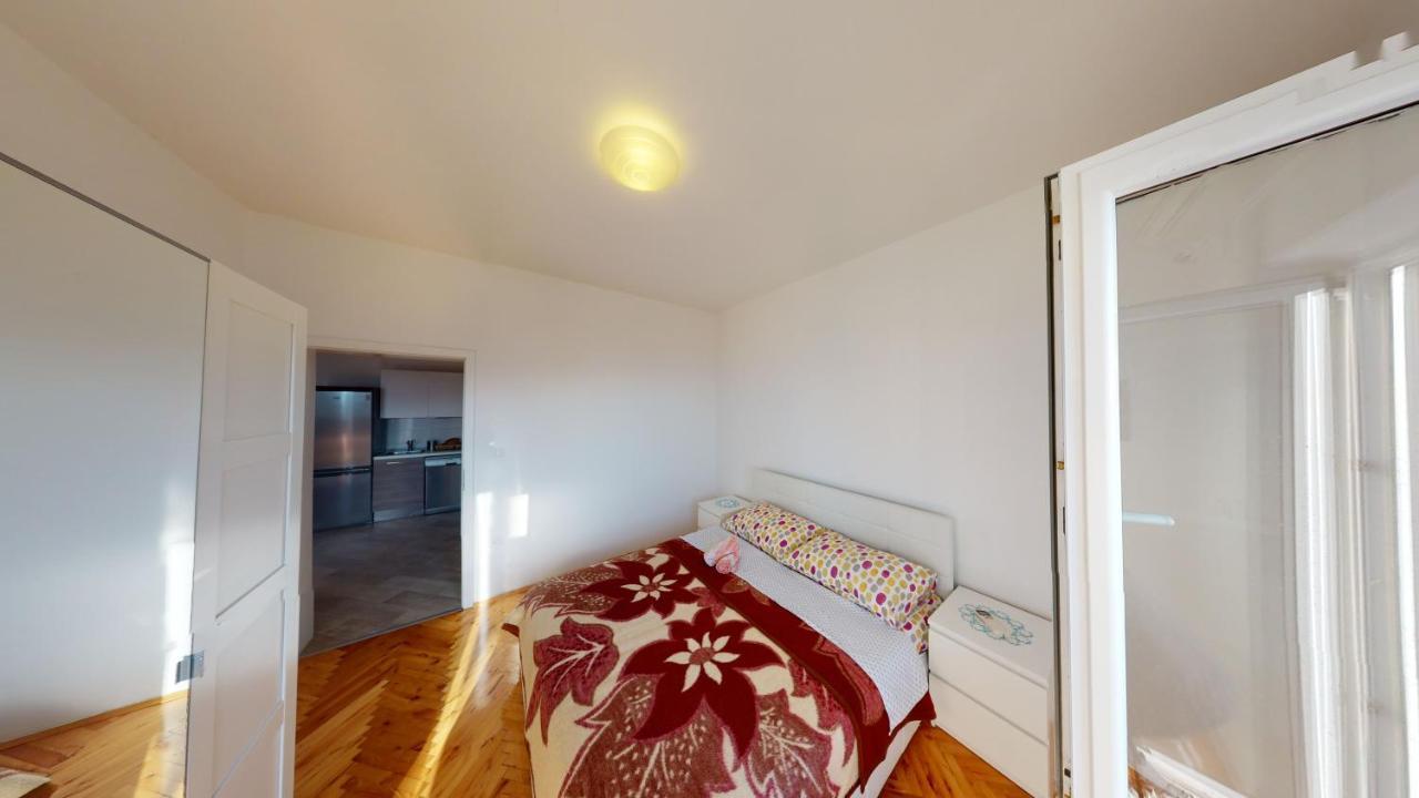 Apartments Riva Metajna Ngoại thất bức ảnh