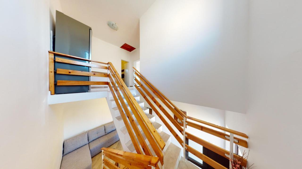Apartments Riva Metajna Ngoại thất bức ảnh