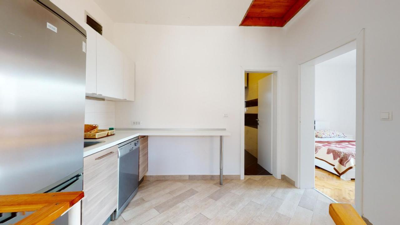 Apartments Riva Metajna Ngoại thất bức ảnh
