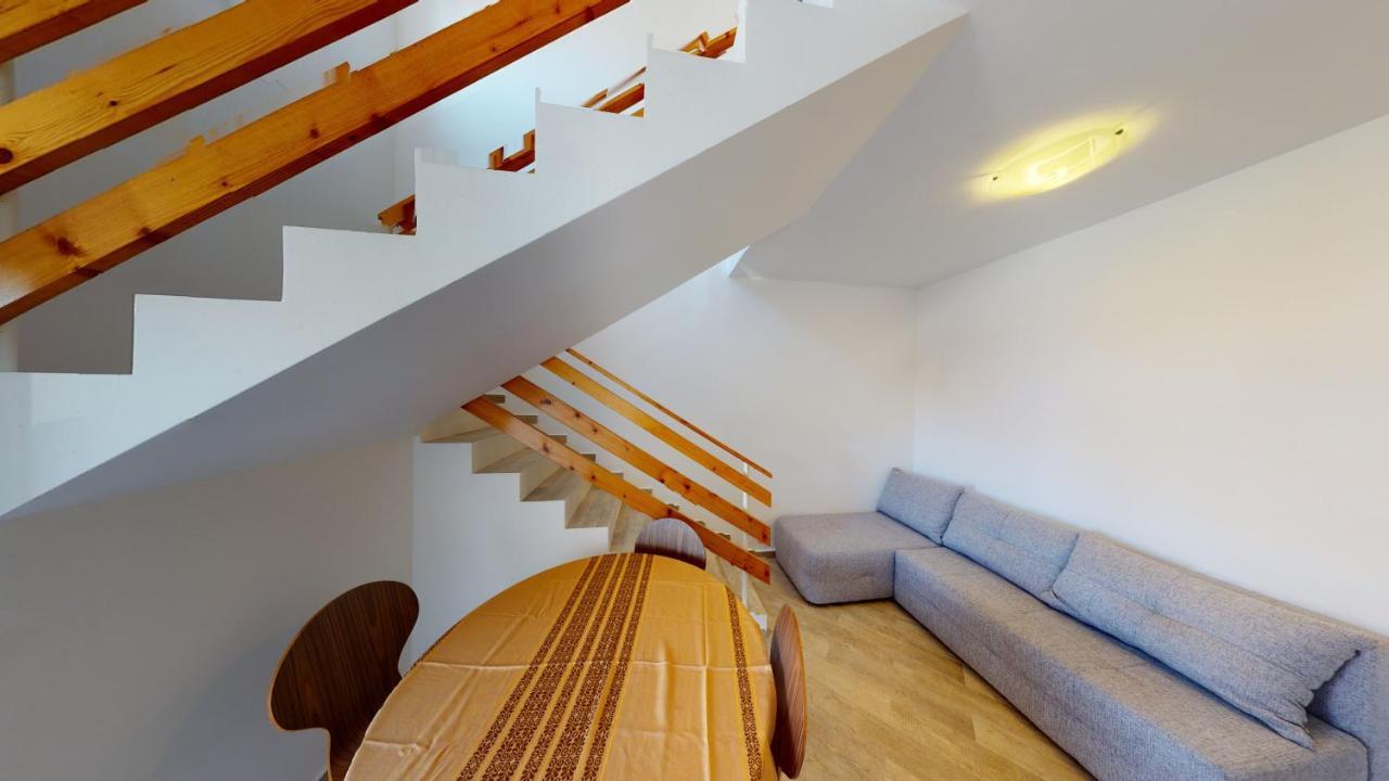 Apartments Riva Metajna Ngoại thất bức ảnh