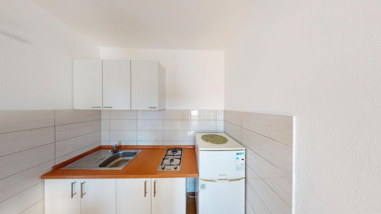 Apartments Riva Metajna Ngoại thất bức ảnh